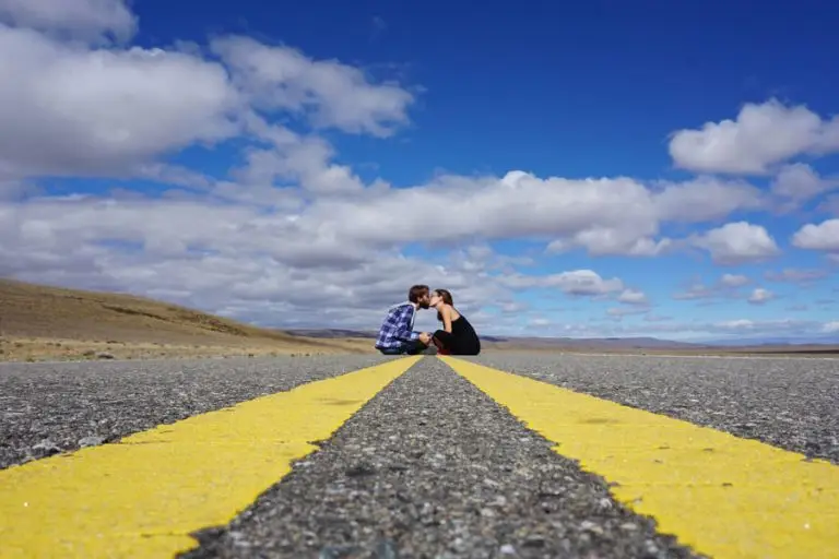 Beso en la Ruta 40.