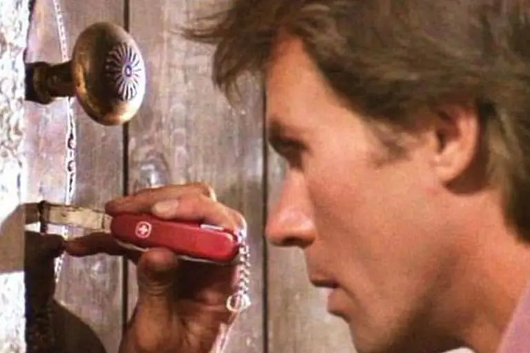 MacGyver - Navaja suiza para solucionarlo todo.